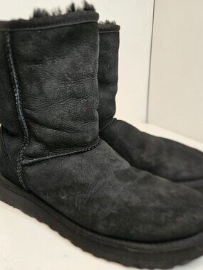 UGG Classic Short II Black Leather Sheepskin Warm Snow Winter Boots Womens Sz 7